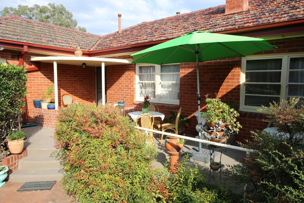 The Evergreen Bed And Breakfast Canberra Extérieur photo